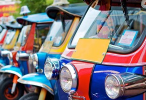 Tony Robinson Around the World by Train: Thailand and Malaysia